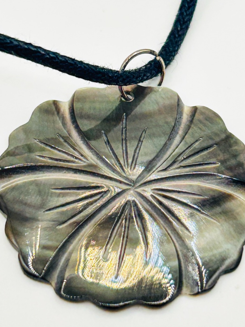 Vintage Carved Iridescent Shell Flower Pendant Necklace - Picture 7 of 14